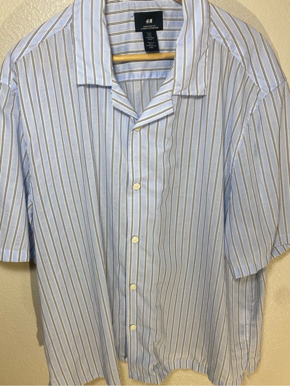 H&M Blue and White Vertical Stripe Short-Sleeve Button-Up Shirt